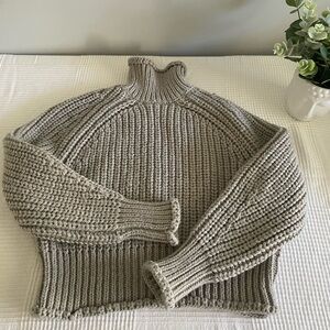 H&M thick knit sweater size small